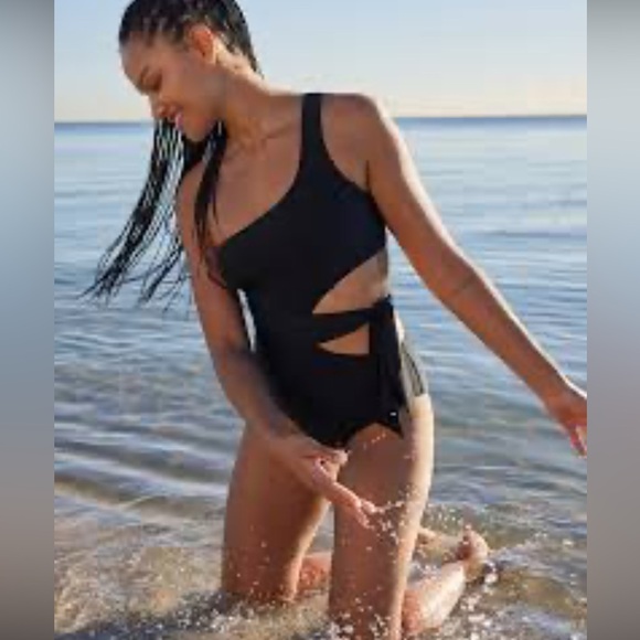 Aerie Black One-Shoulder Cutout One Piece Swimsuit - Picture 1 of 5